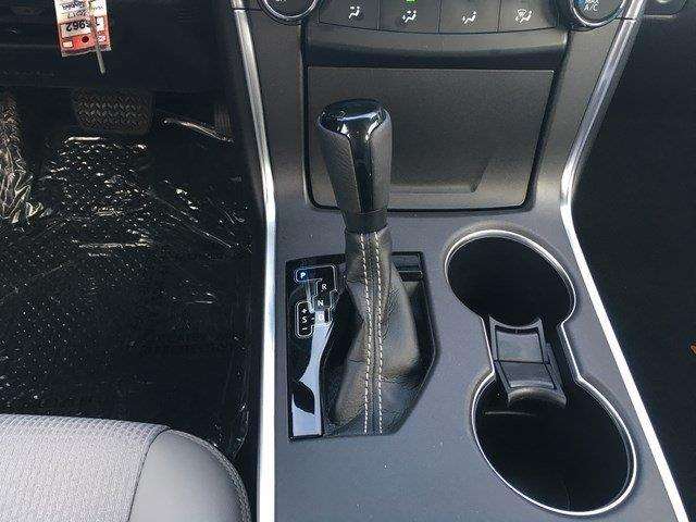 2017 Toyota Camry SE 4dr Sedan